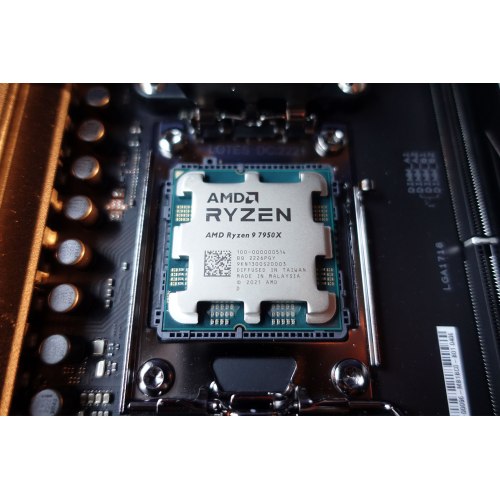 AMD RYZEN 9 7950X 16 Core, 4,50-5.70GHz, 80Mb Cache, 170W,  AM5 Soket, BOX (Kutulu) (Grafik Kart YOK, Fan YOK)